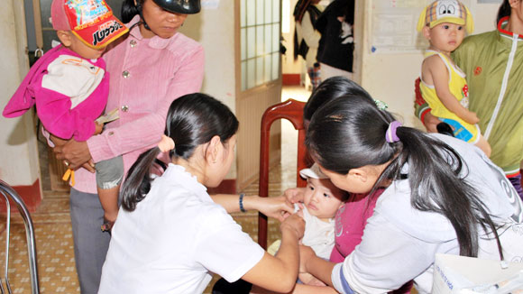 Hà Nội: Lập đường dây nóng mới chống bớt vaccine
